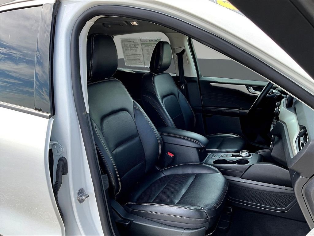 Used 2022 White Ford SEL image 32