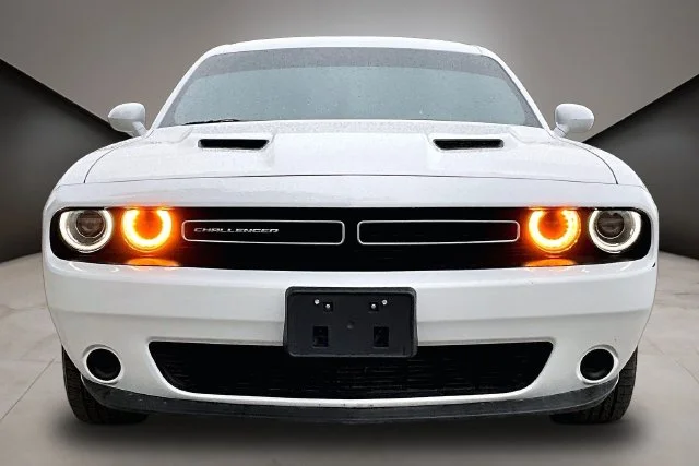 Used 2023 White Dodge SXT image 3