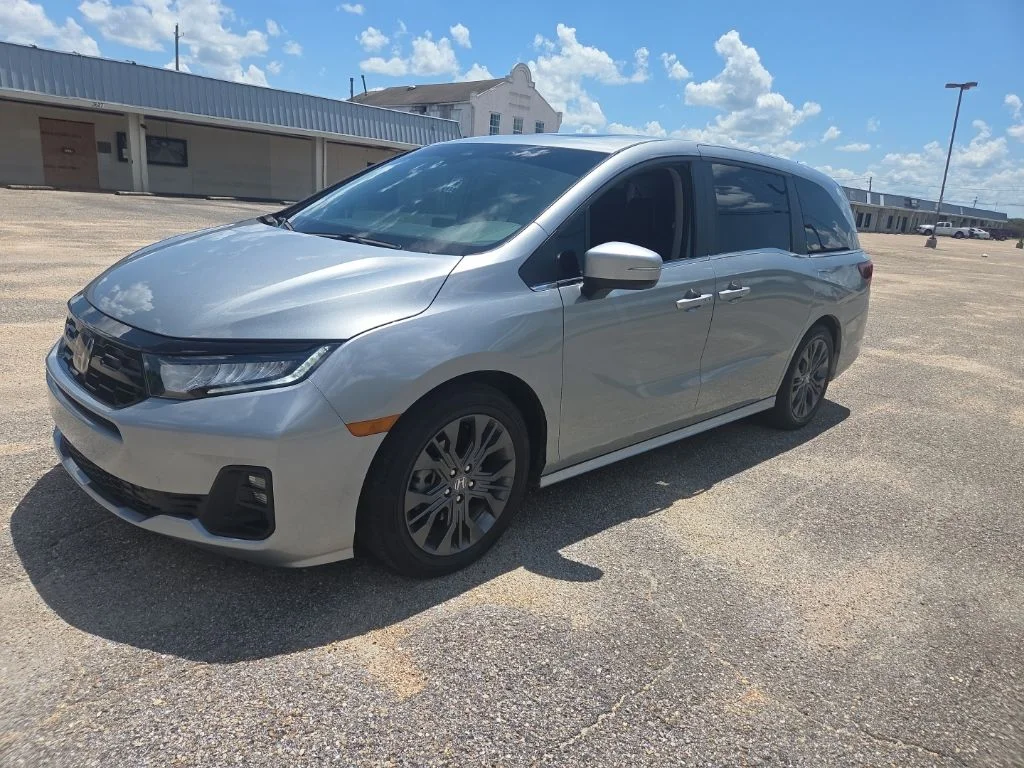 Certified Used 2025 Silver Honda Touring image 4