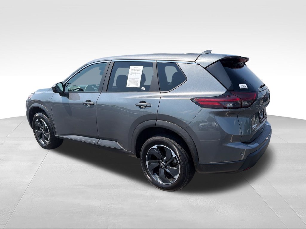 Used 2024 Gray Nissan SV image 3