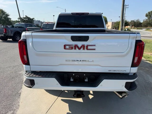 Used 2021 White GMC Denali image 7