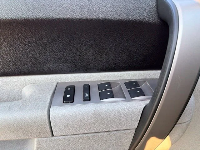 Used 2010 Black Chevrolet LT image 10