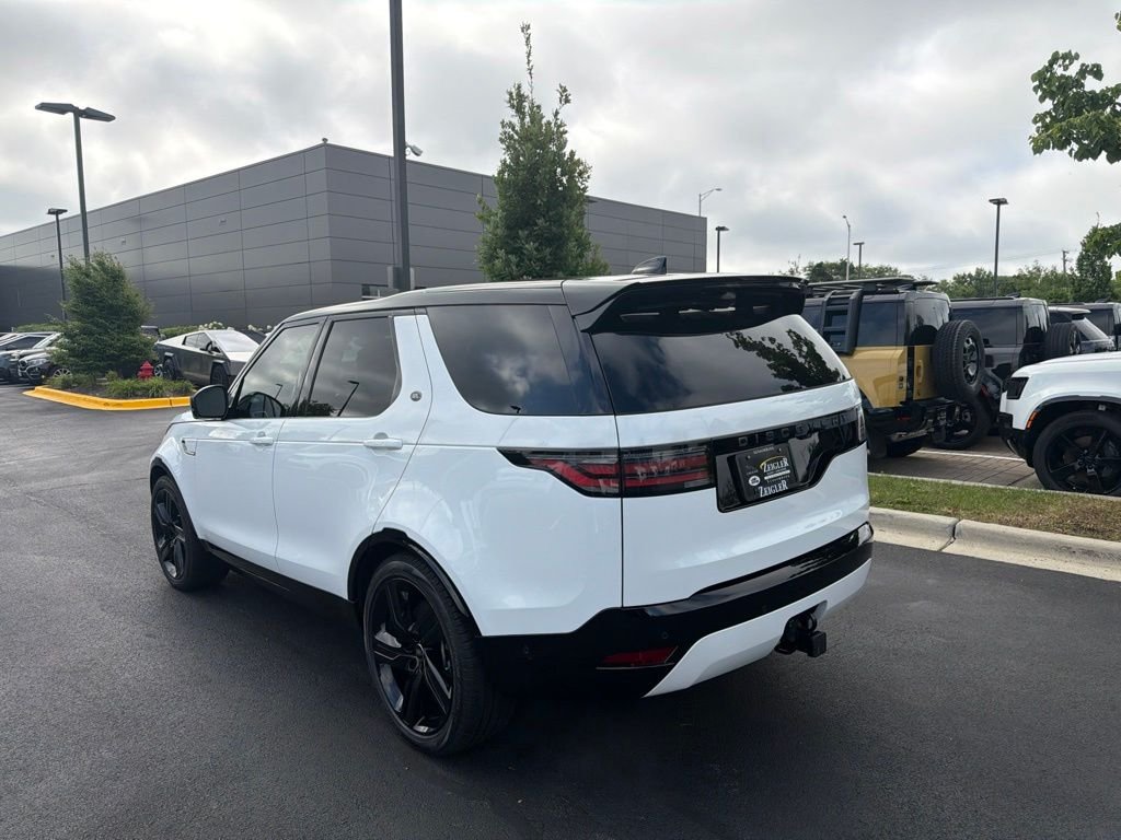 Used 2024 White Land Rover Dynamic SE image 3