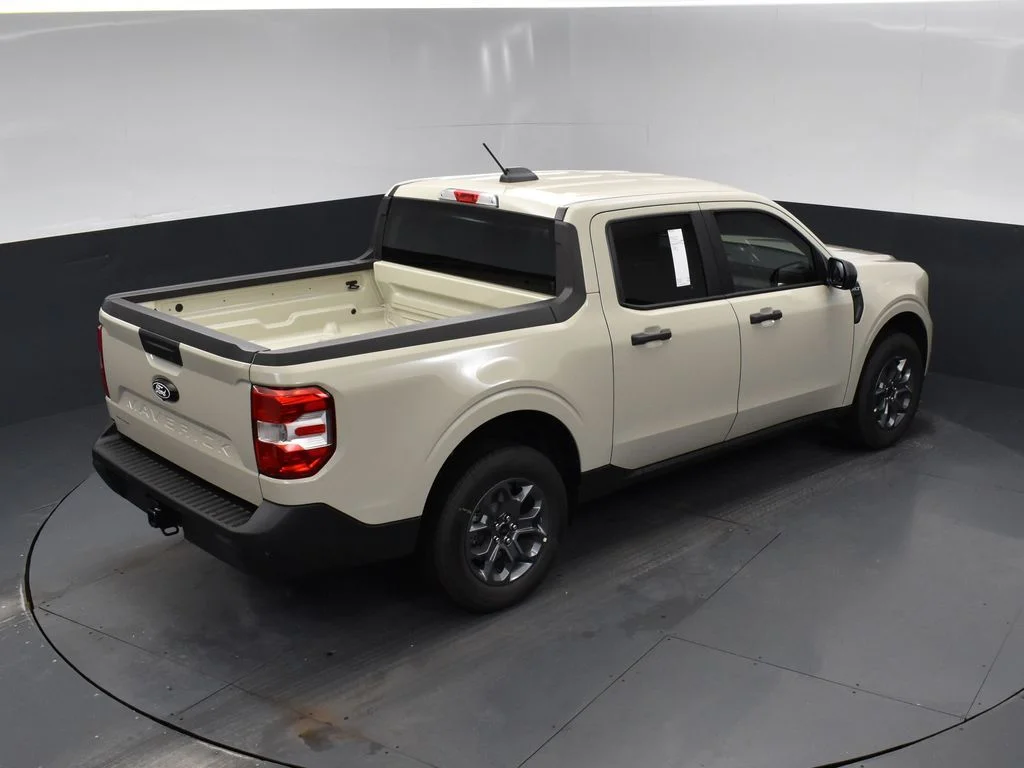New 2025 Beige Ford XLT image 39