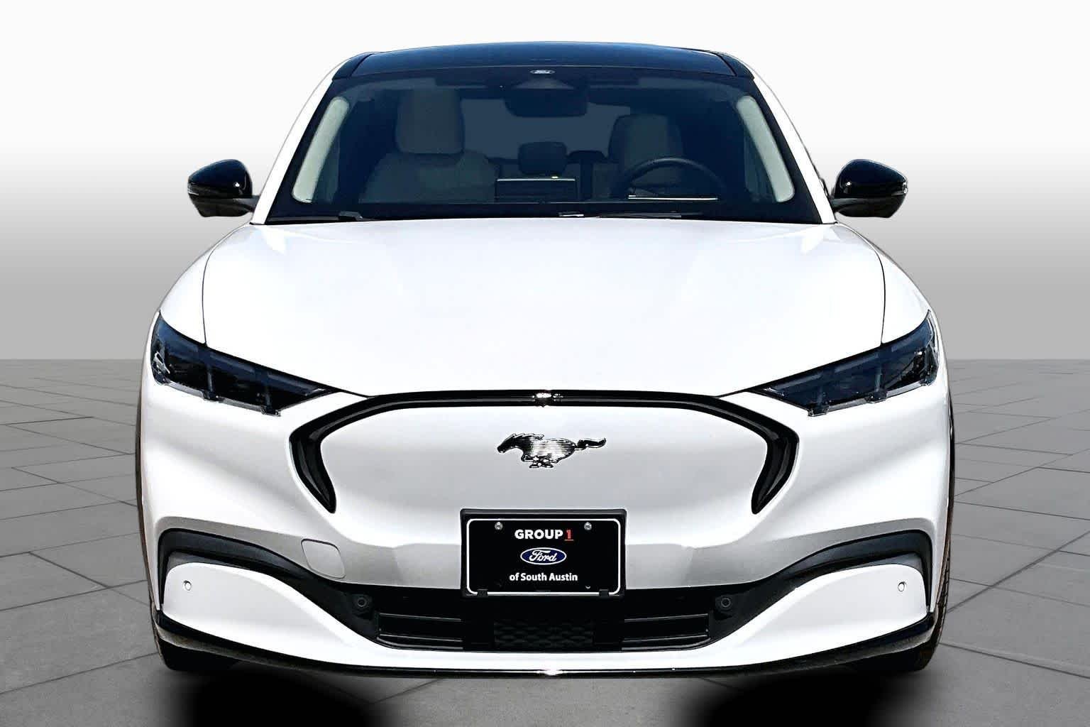 Used 2024 Star White Metallic Tri-Coat Ford Premium image 3