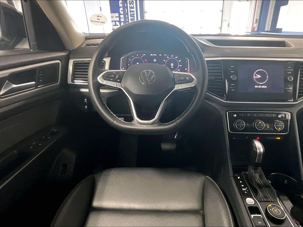 Used 2023 Black Volkswagen 3.6L V6 SE w/Technology image 18