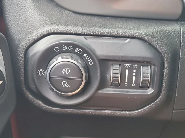 Used 2020 Orange Jeep Sport image 27