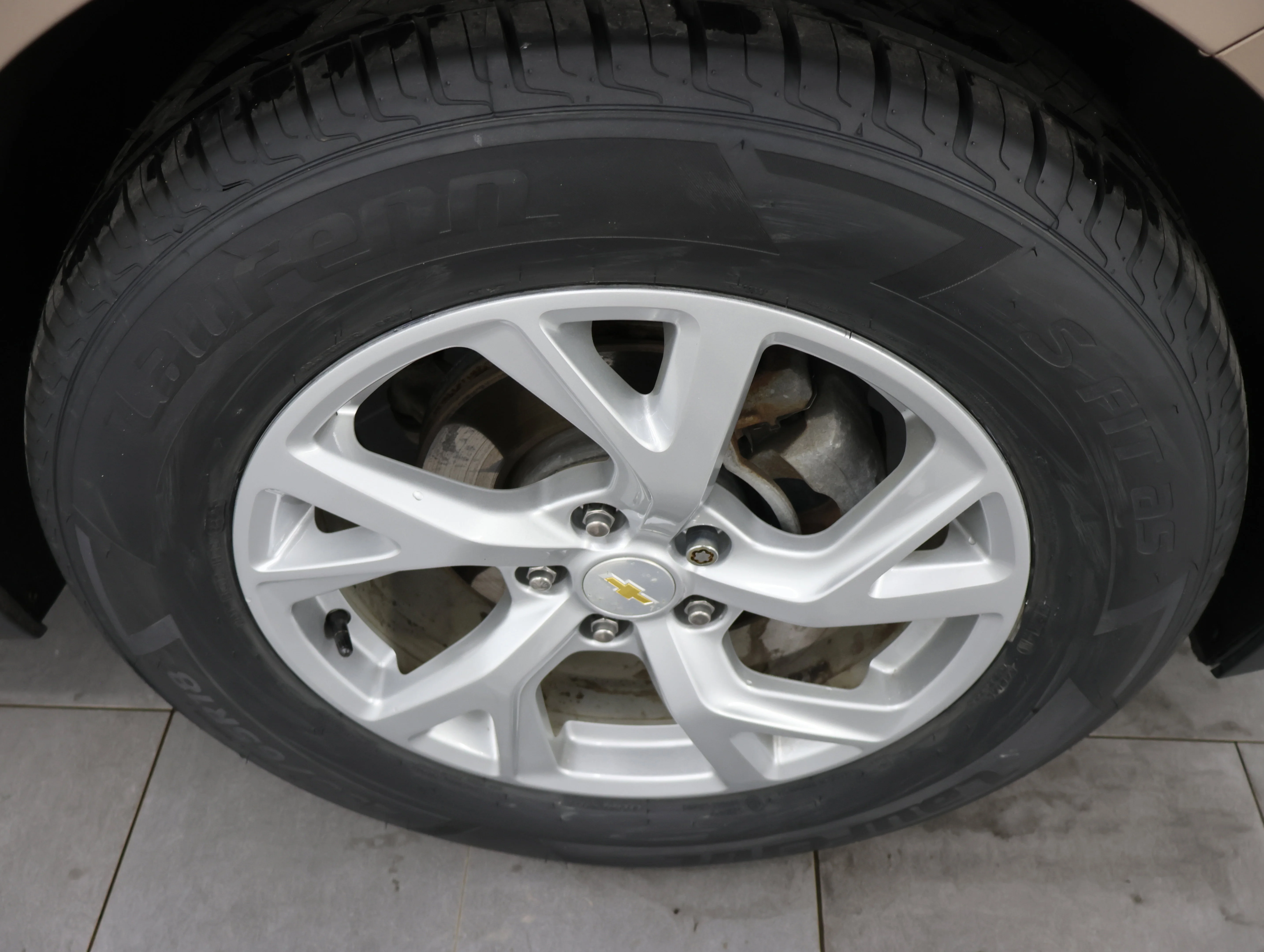 Used 2018 Sandy Ridge Metallic Chevrolet Premier image 3
