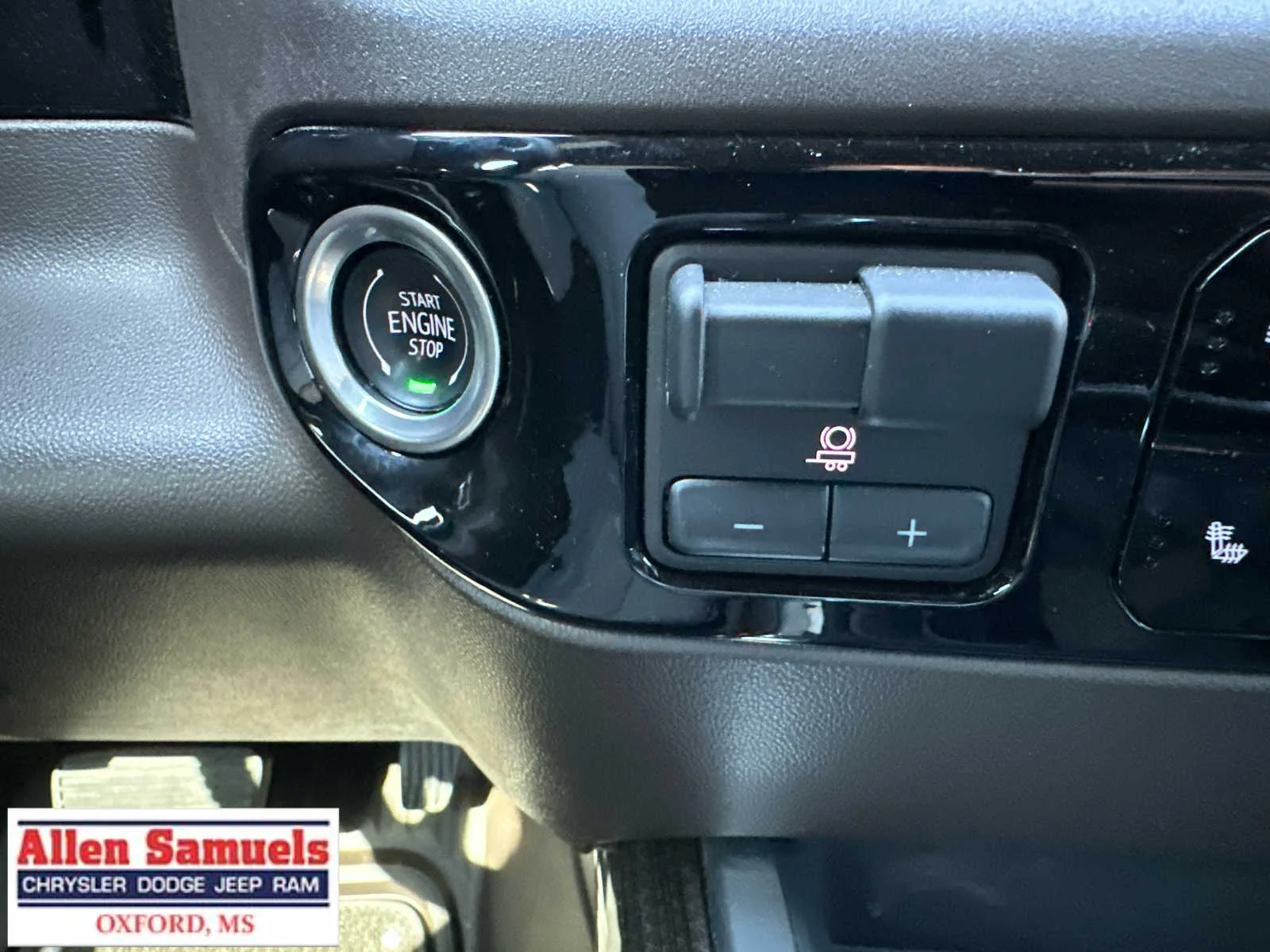 Used 2024 Summit White Chevrolet RST image 40