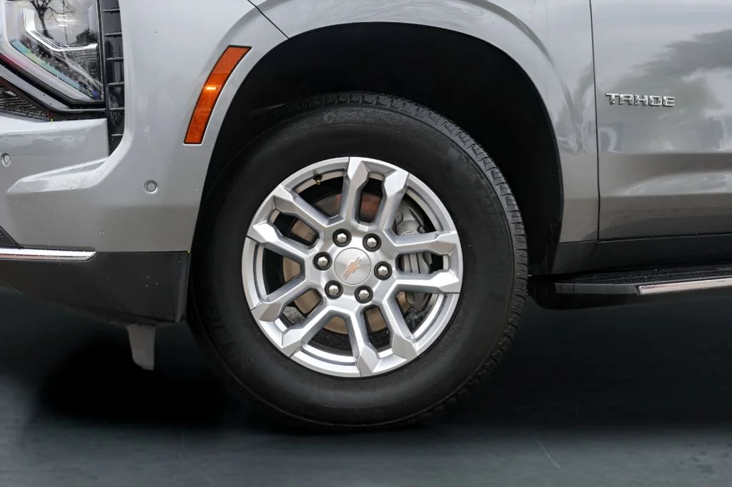 Used 2025 Gray Chevrolet LT image 9