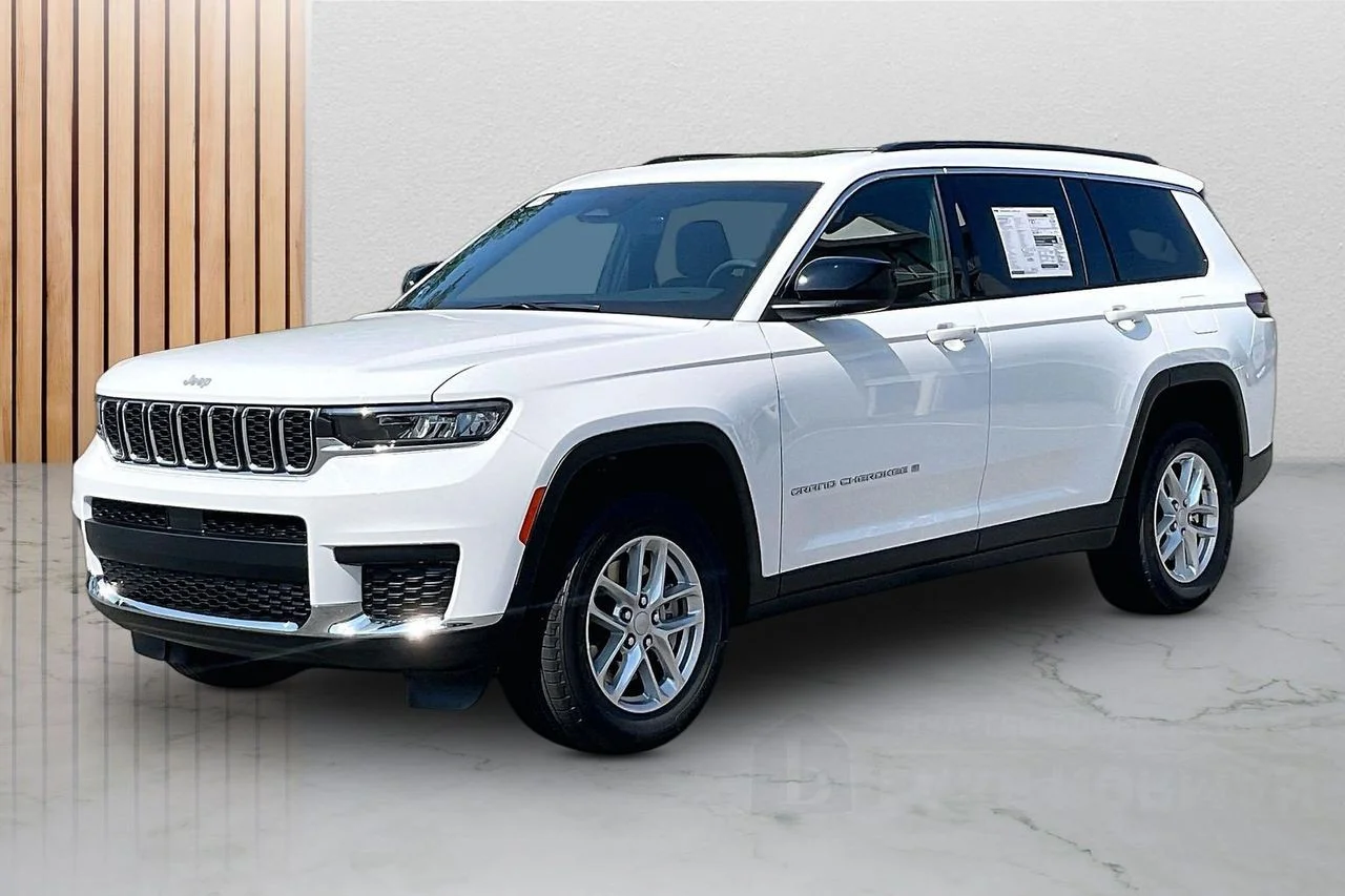 New 2026 Bright White Clearcoat Jeep Laredo X image 4