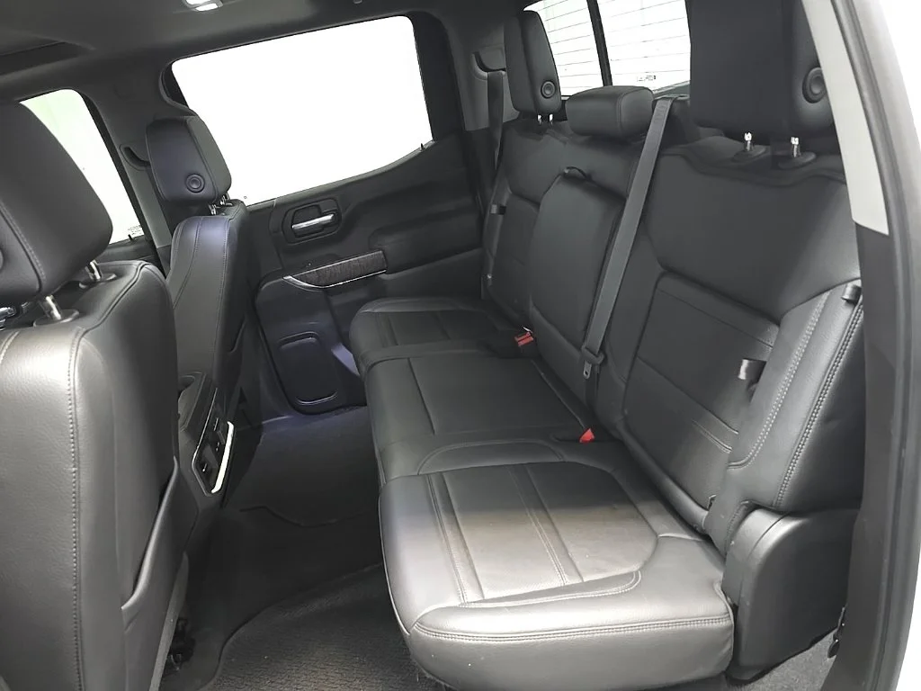 Used 2021 White GMC Denali image 33