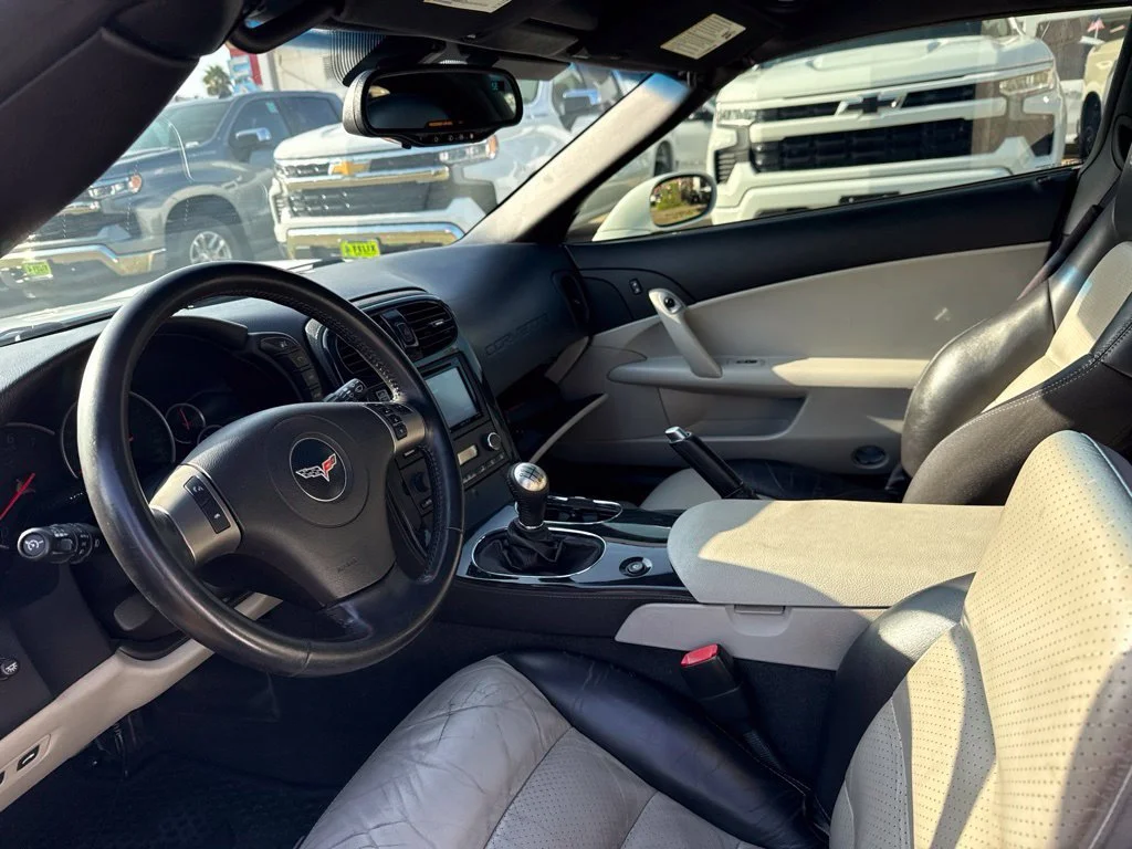 Used 2010 ARCTIC WHITE Chevrolet w/2LT image 11