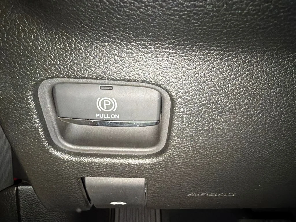 Certified Used 2025 Velvet Red Pearlcoat Jeep Altitude image 18