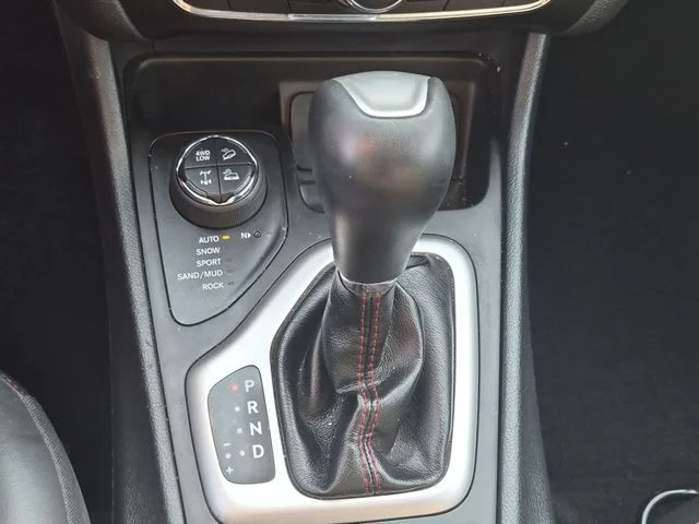 Used 2018 Silver Jeep Trailhawk image 24