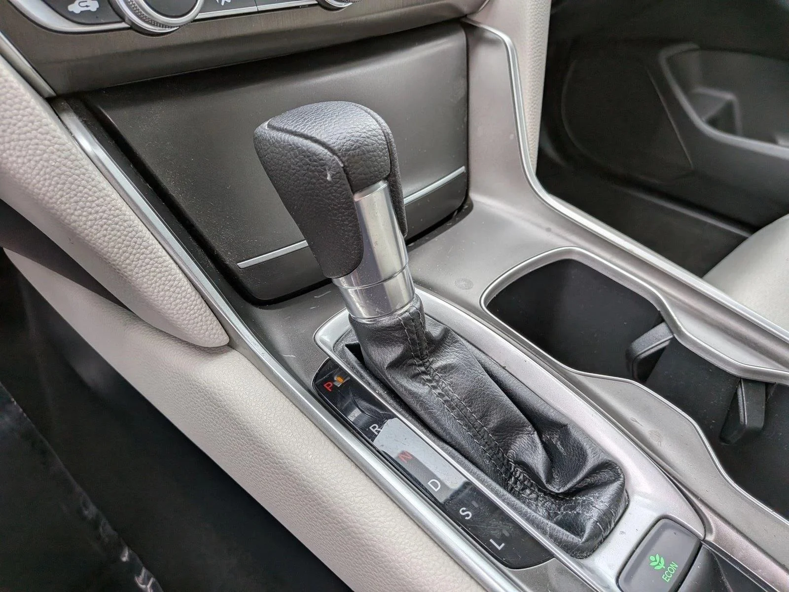 Used 2018 White Honda LX 1.5T image 15