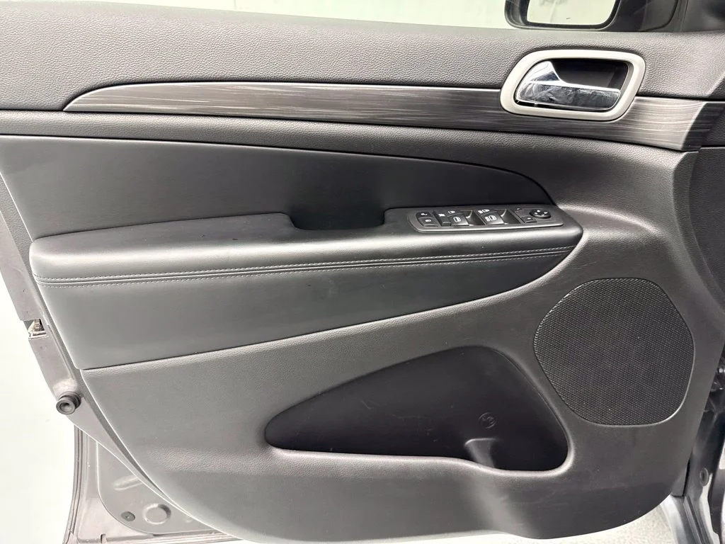 2021 Jeep Grand Cherokee LAREDO E SUV Slide 15