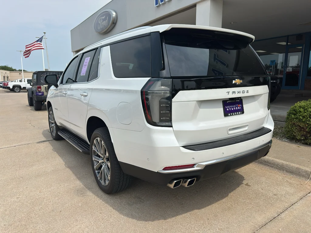 Used 2025 Iridescent Pearl Tricoat Chevrolet High Country image 12