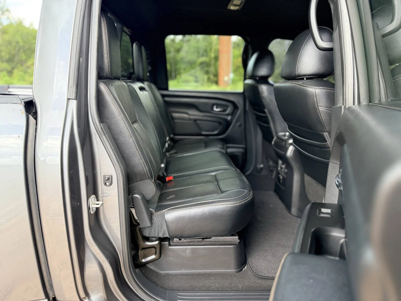 Used 2018 Gray Nissan SL 4x2 4dr Crew Cab image 14