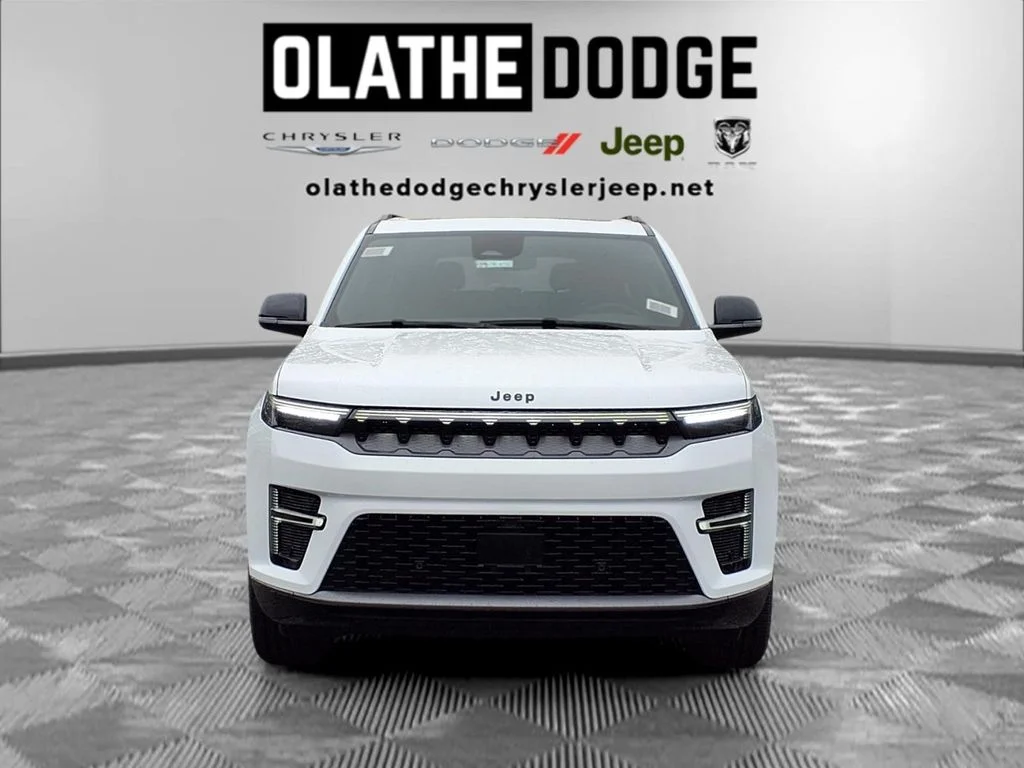New 2026 Bright White Clear-Coat Exterior Paint Jeep Limited Altitude image 34