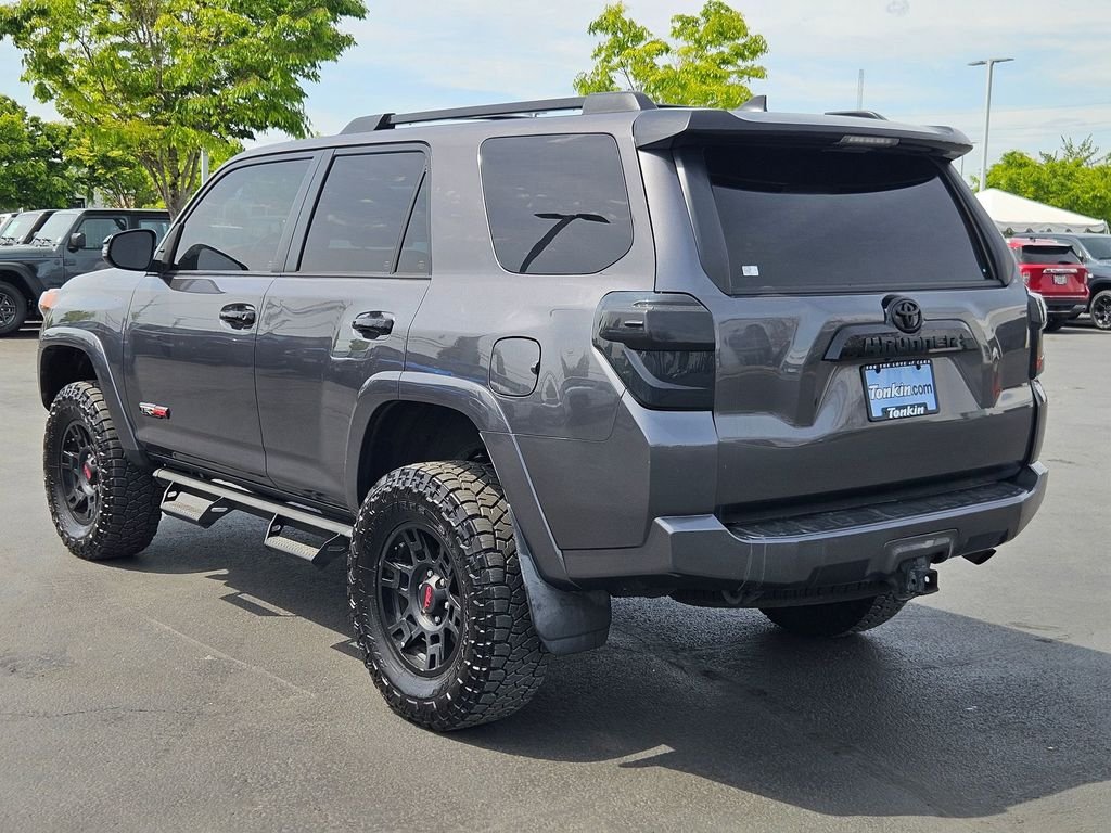 Used 2021 Black Toyota Venture image 4