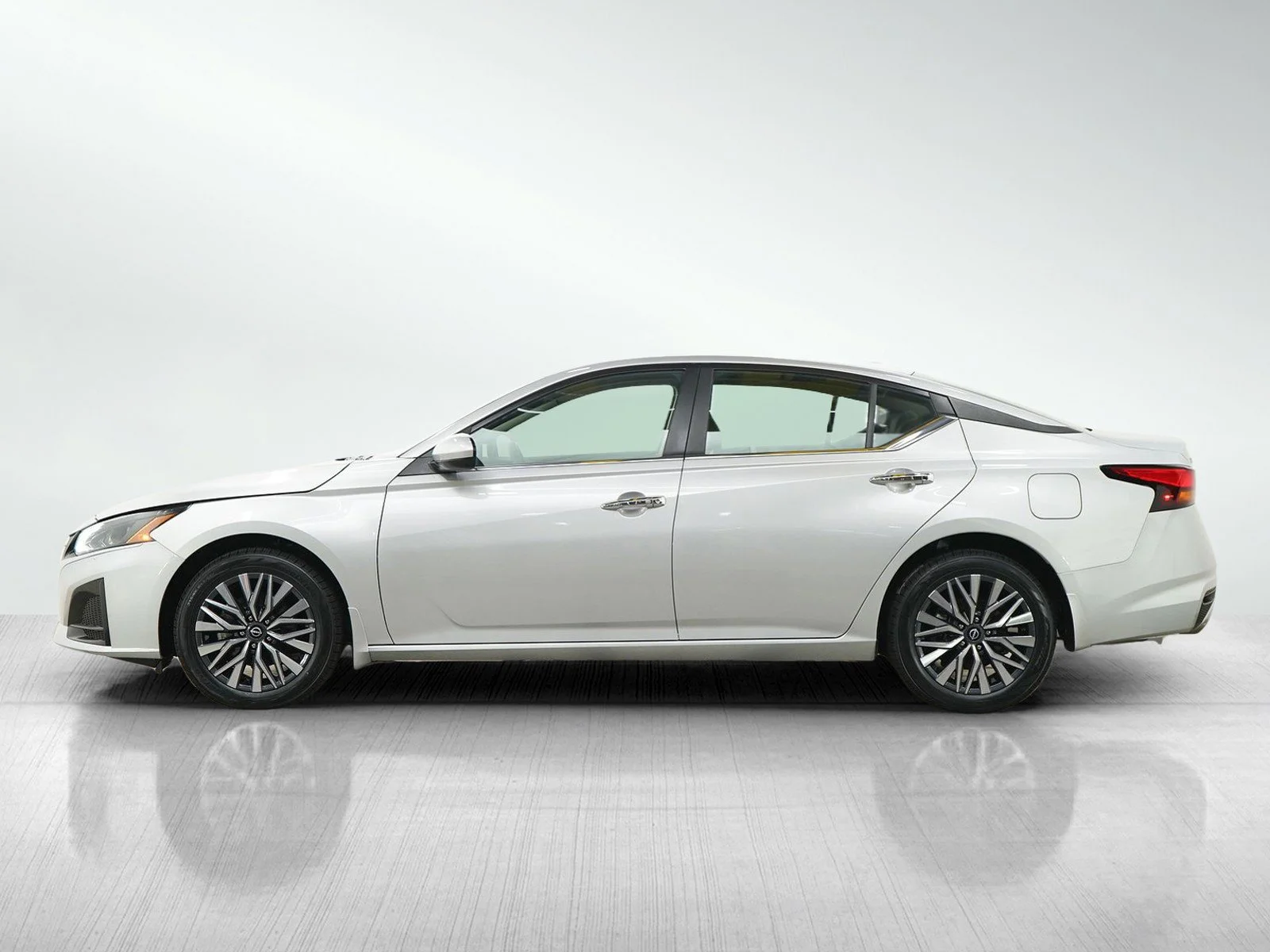 Certified 2023 Nissan Altima SV with VIN 1N4BL4DW9PN424964 for sale in Burnsville, Minnesota