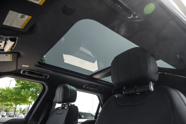 New 2026  Land Rover Dynamic SE image 5