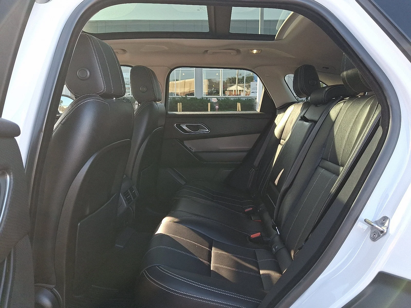 Used 2020 Fuji White - 1AA Land Rover S image 11