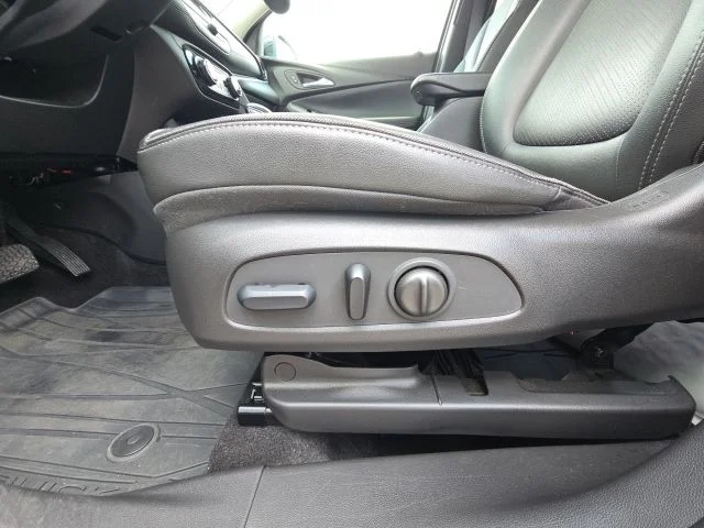 Used 2023 Black Buick Essence image 19