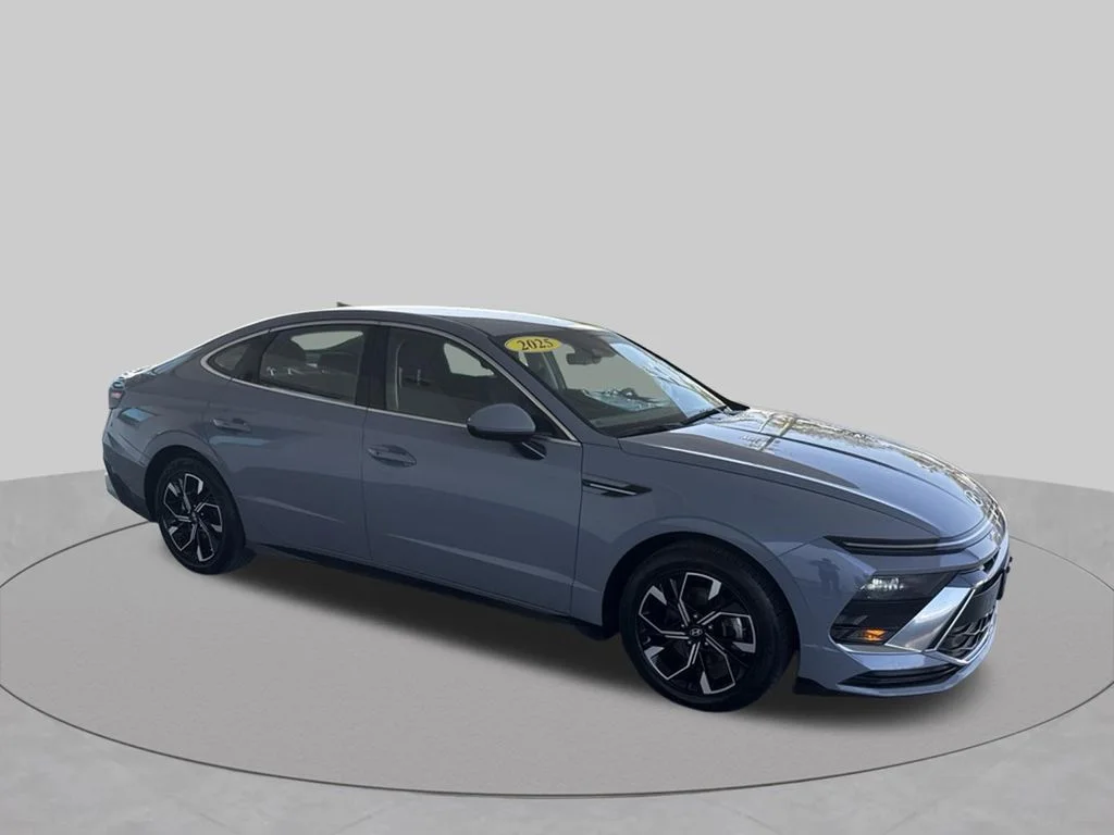 Used 2025 Blue Hyundai SEL image 13