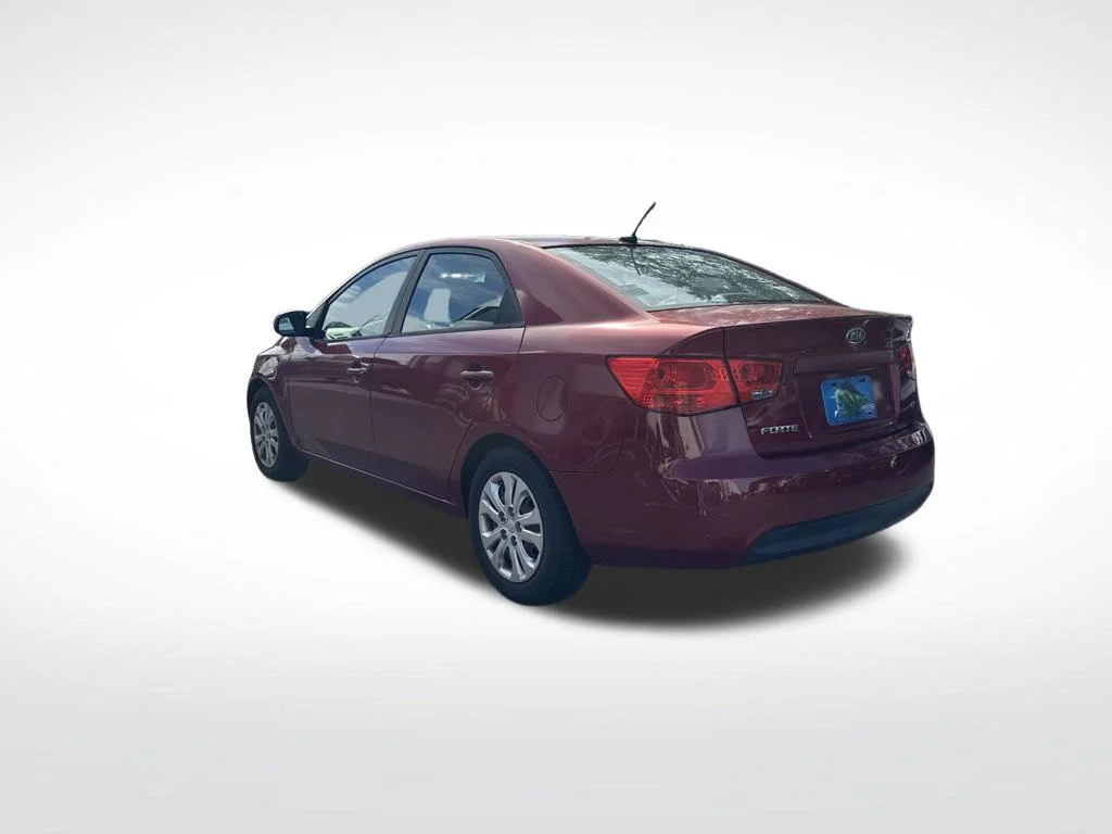 Used 2011 Red Kia EX image 6