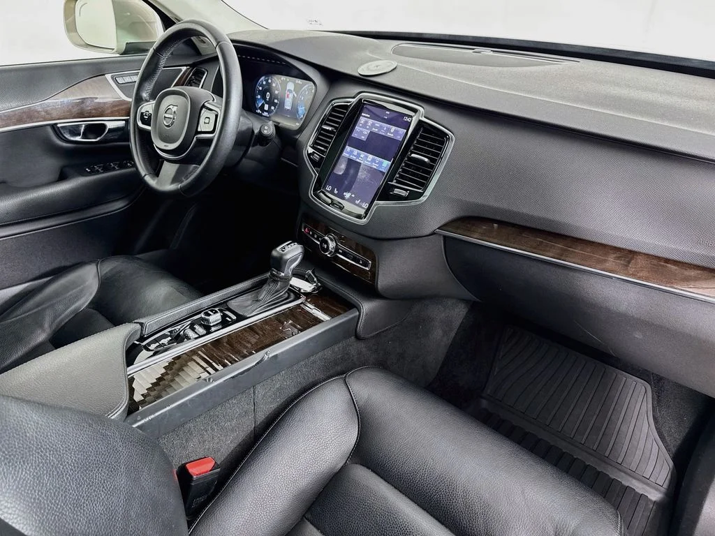 Used 2016  Volvo T6 Momentum image 37