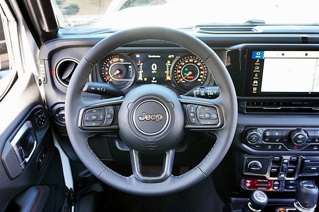 New 2026 Bright White Clear-Coat Exterior Paint Jeep Rubicon image 23