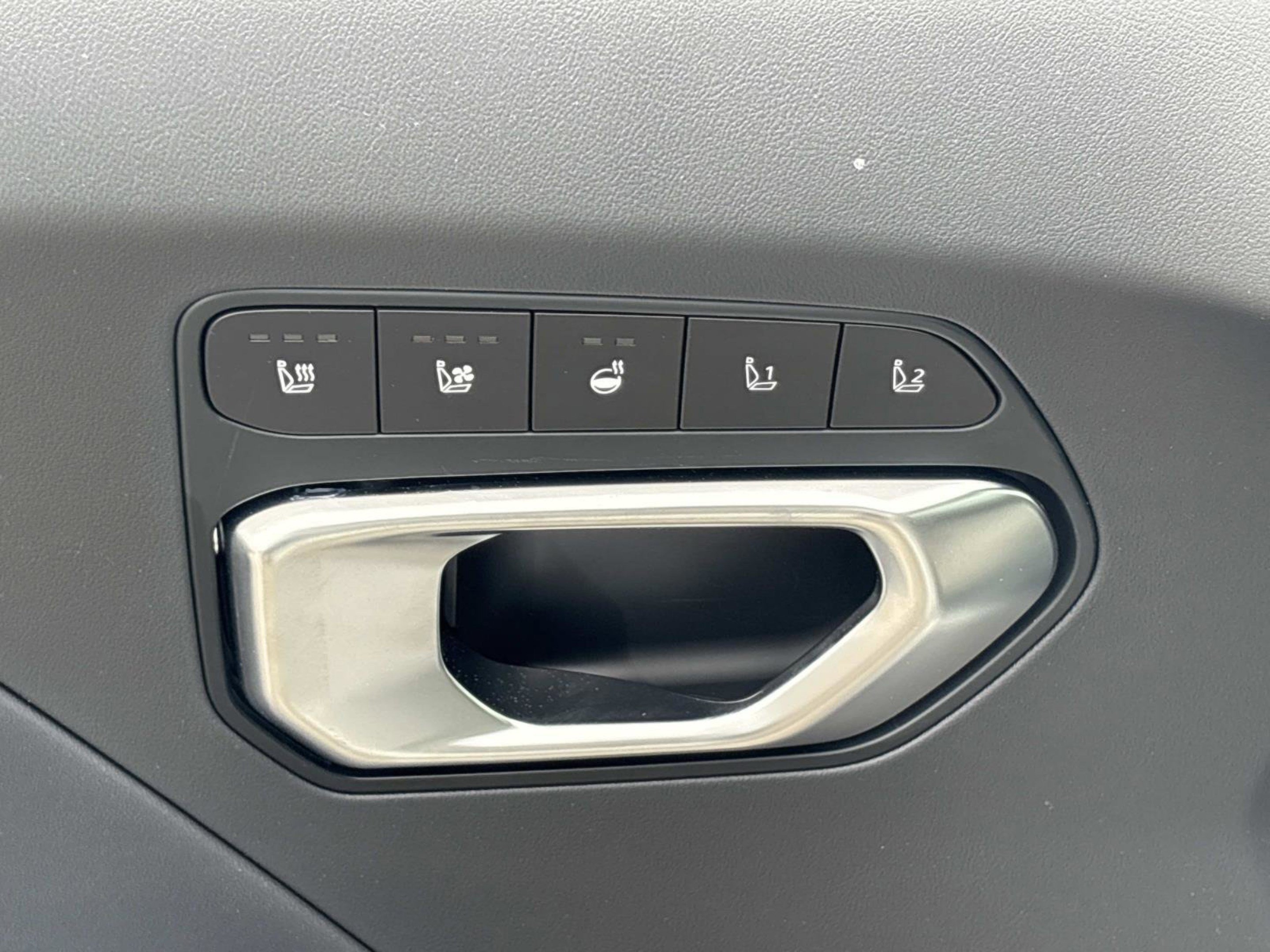 New 2026 Snow White Pearl Kia GT-Line Turbo image 17