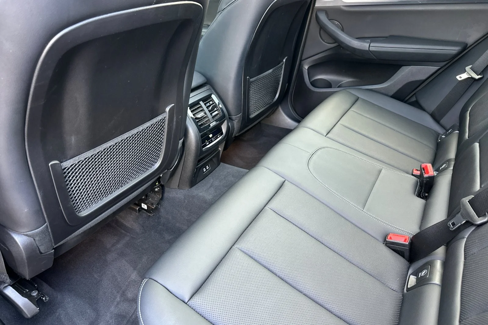 Used 2024 Dark Graphite Metallic BMW xDrive30i image 11