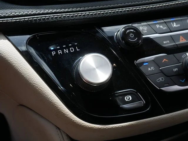 Used 2021 Velvet Chrysler Limited image 31