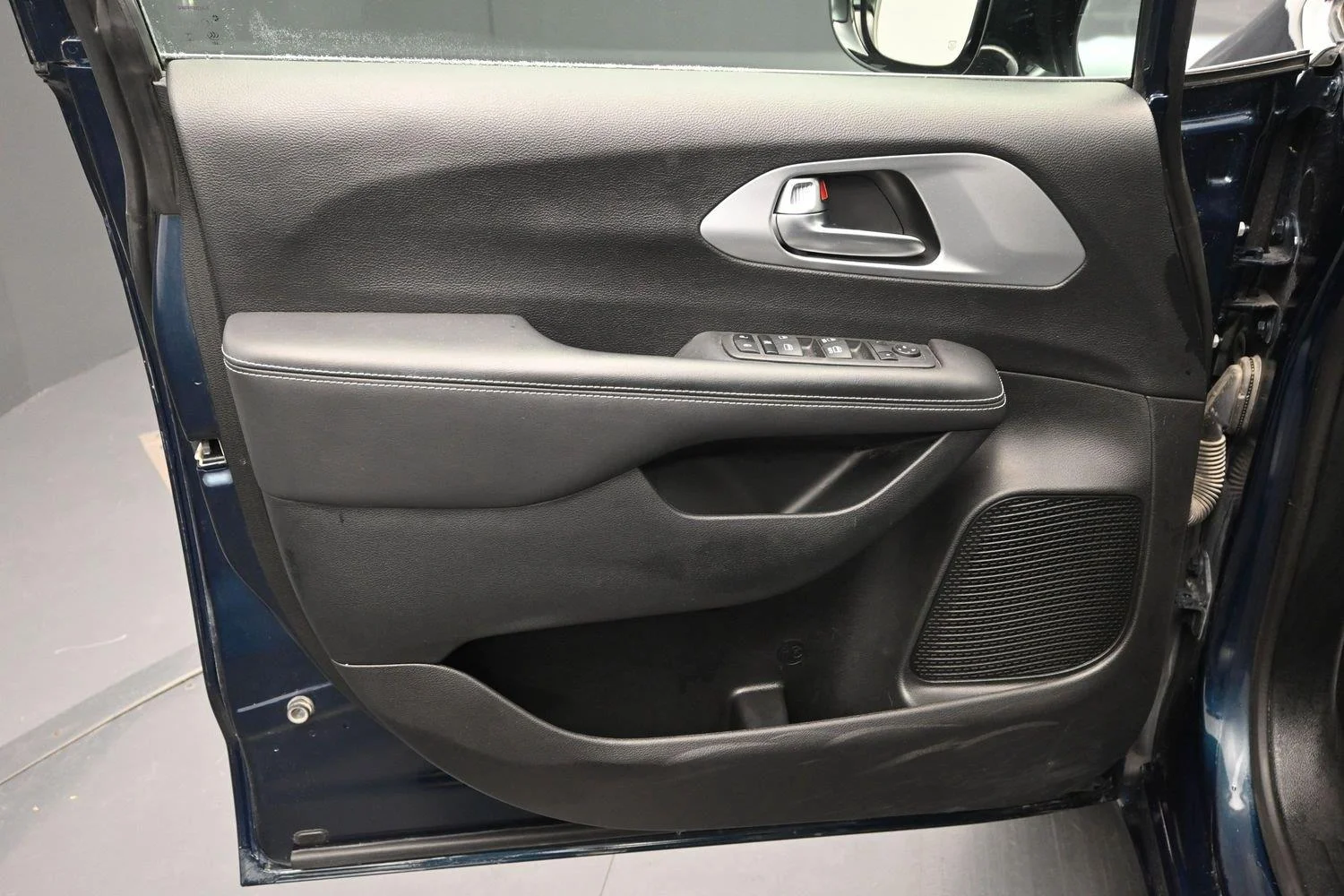 Used 2024 Fathom Blue Pearlcoat Chrysler Touring image 16