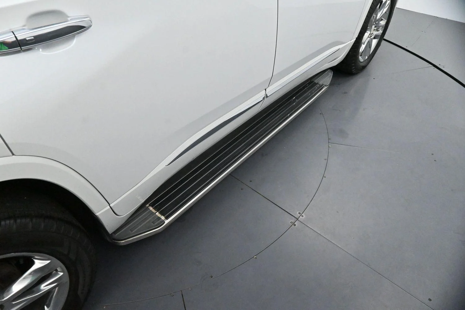 Used 2019 IRIDESCENT PEARL TRICOAT Chevrolet High Country image 9