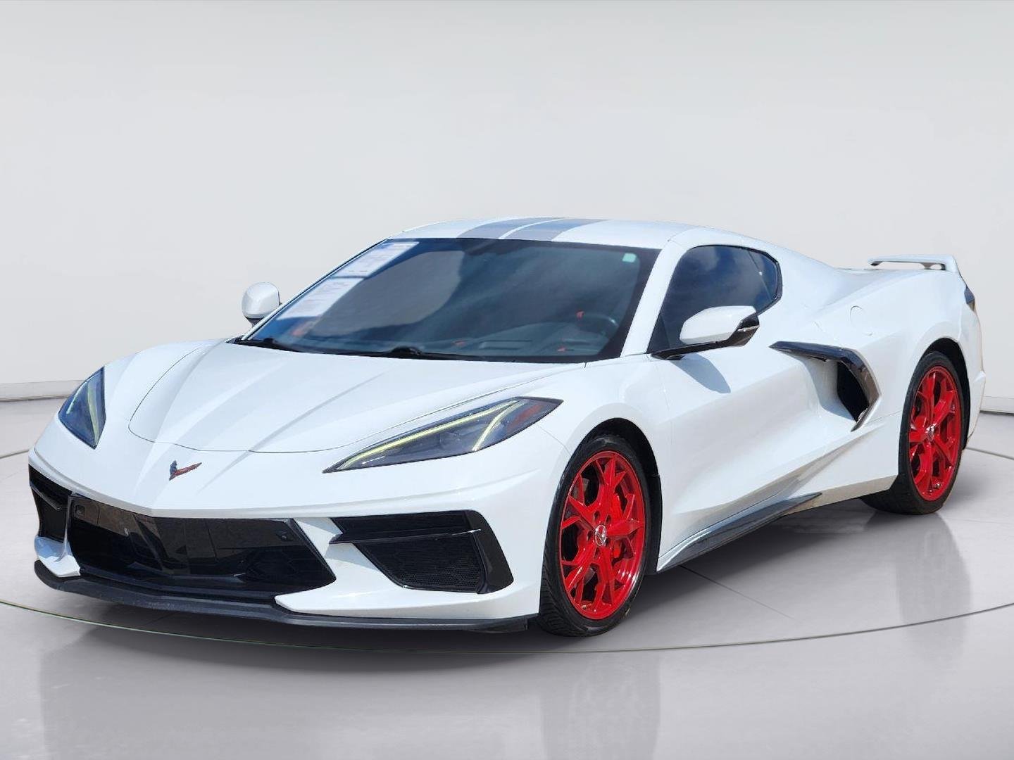 Used 2021 Arctic White Chevrolet 2LT image 3