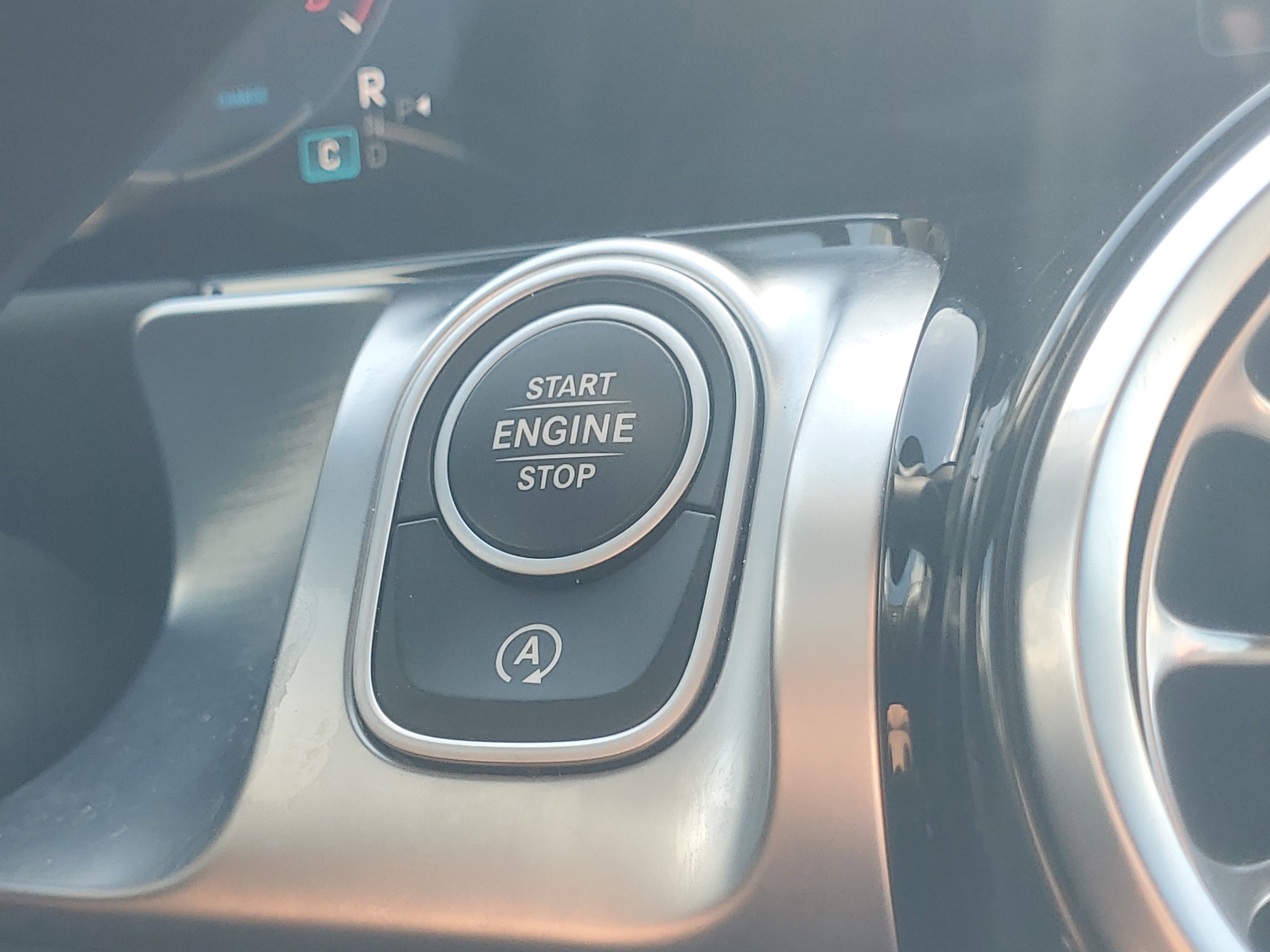 Used 2025 Black Mercedes-Benz GLB 250 image 31