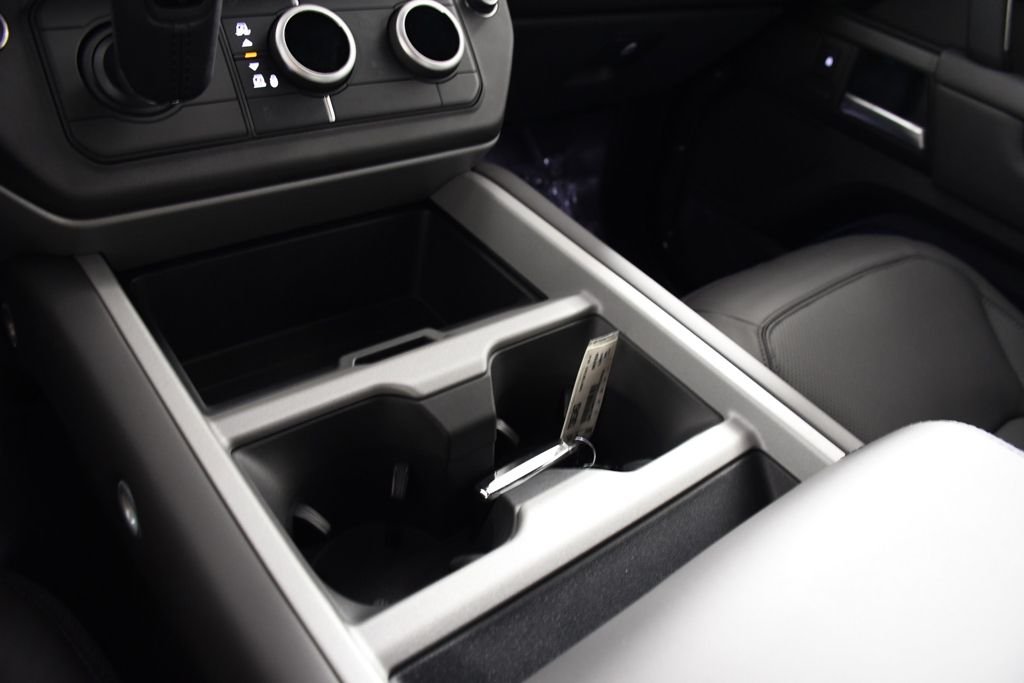 New 2026 Santorini Blk Land Rover V8 image 28
