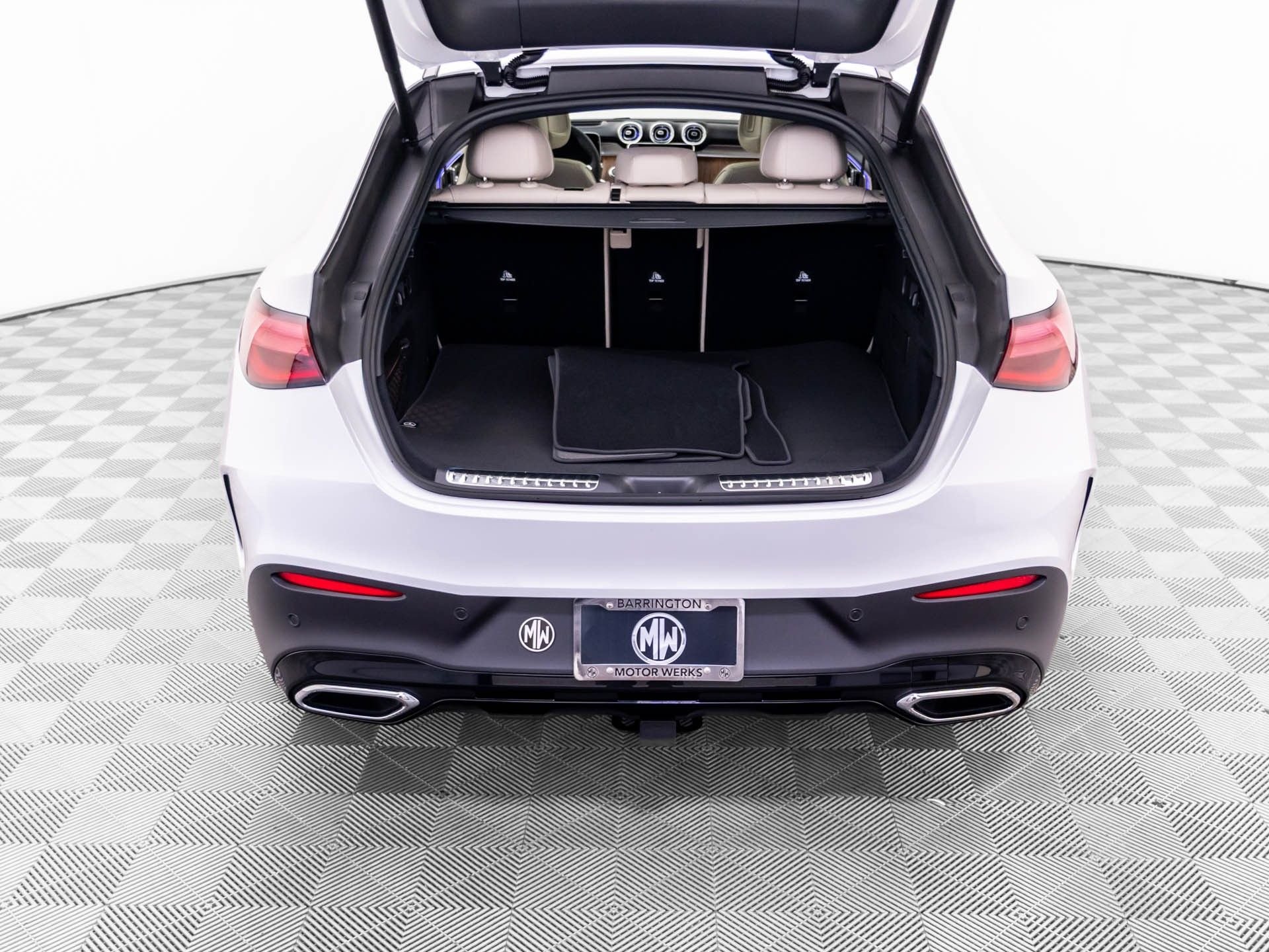 New 2027 MANUFAKTUR Moonlight White Metallic Mercedes-Benz GLC 300 Coupe image 34