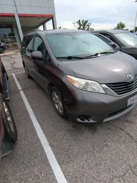 Used 2011  Toyota Base image 3