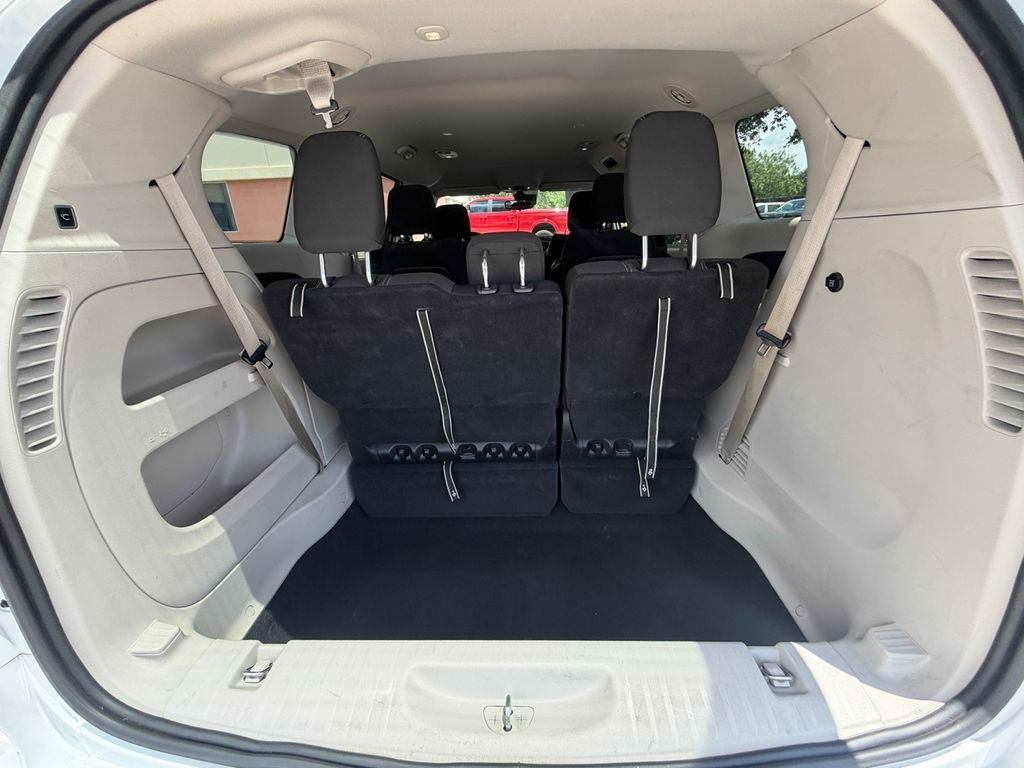 Used 2023 White Chrysler LX image 19