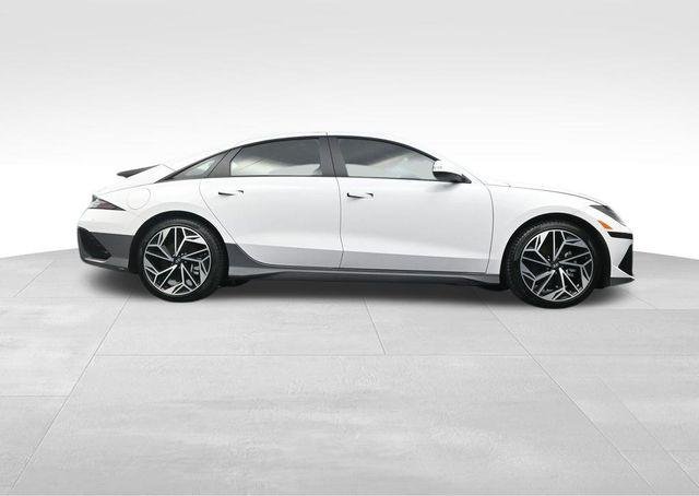 New 2025 White Hyundai SEL image 36
