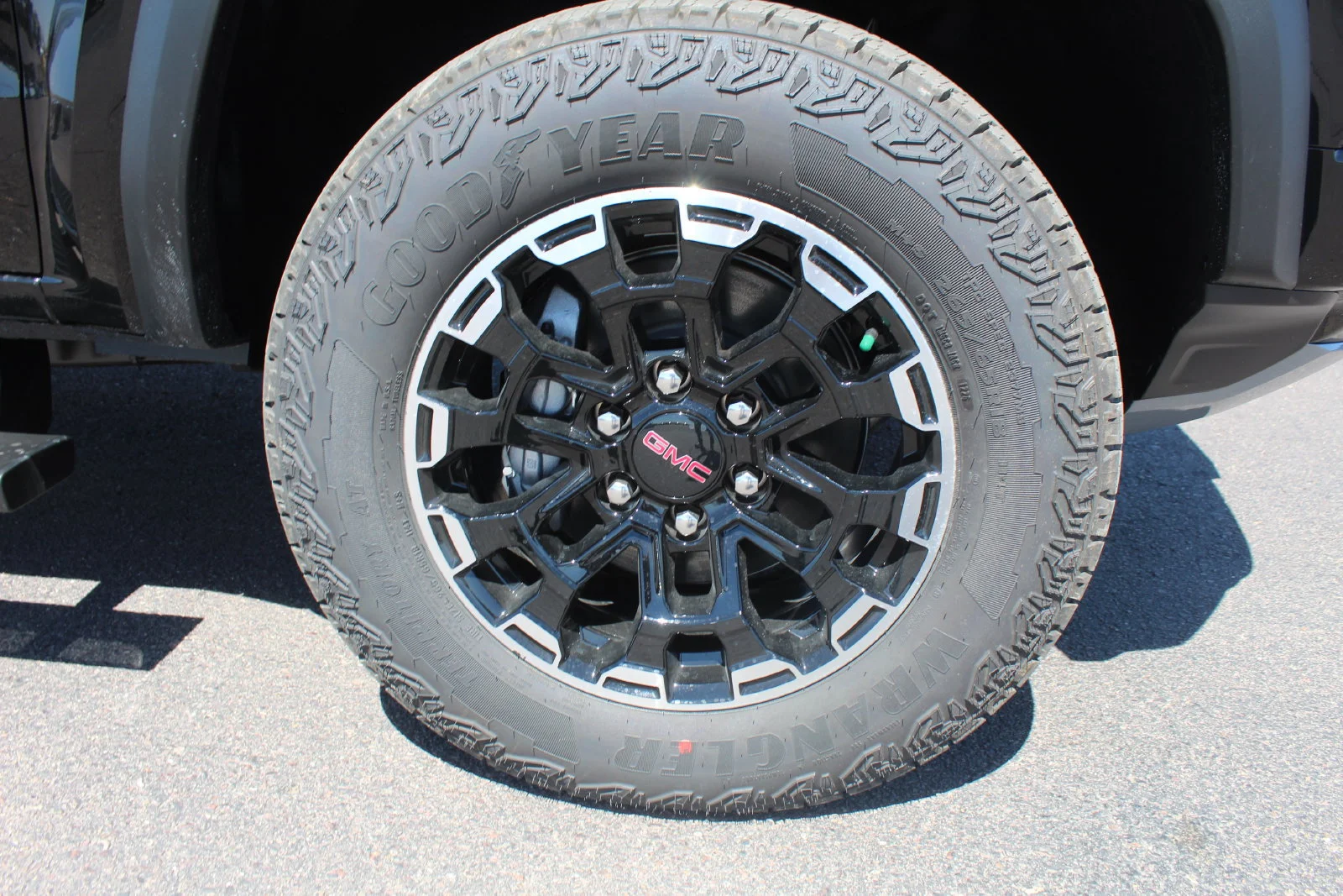 2026 GMC Canyon AT4 - Photo 8