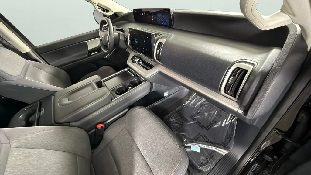 Used 2025  Ford Active image 32