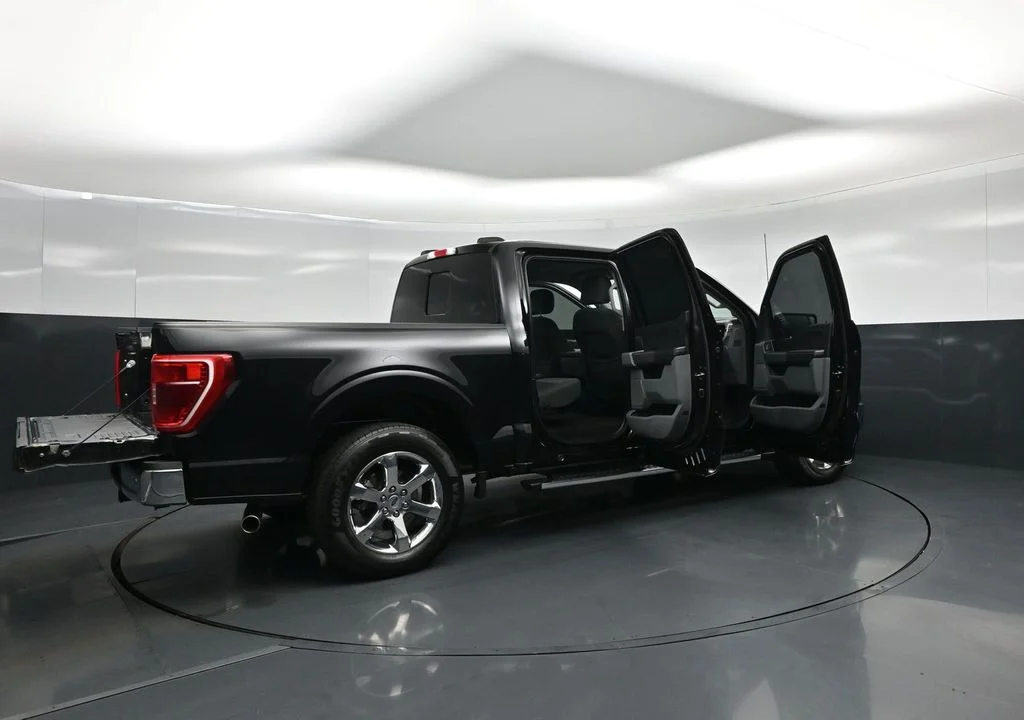 Used 2023 Black Ford XLT image 6