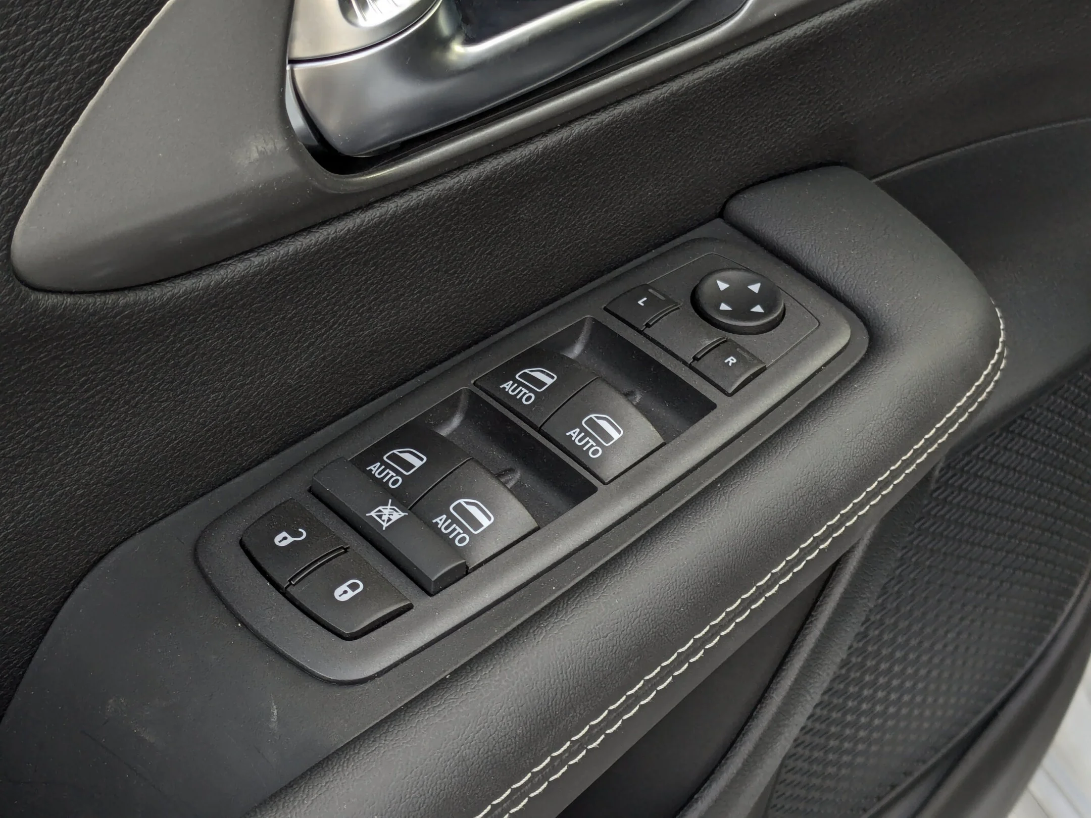 New 2026 Silver Chrysler SXT - - FWD - Power Liftgate - Power Sliding Doors - Leather & More! image 13