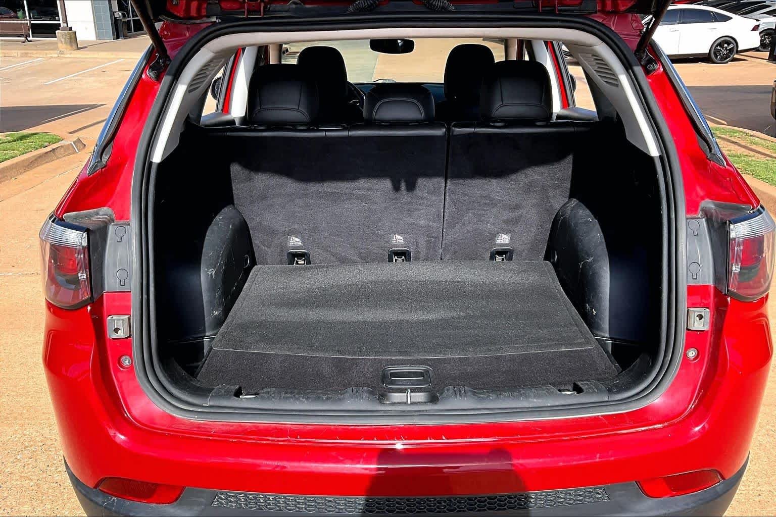 Used 2018 Redline Pearlcoat Jeep Latitude image 30